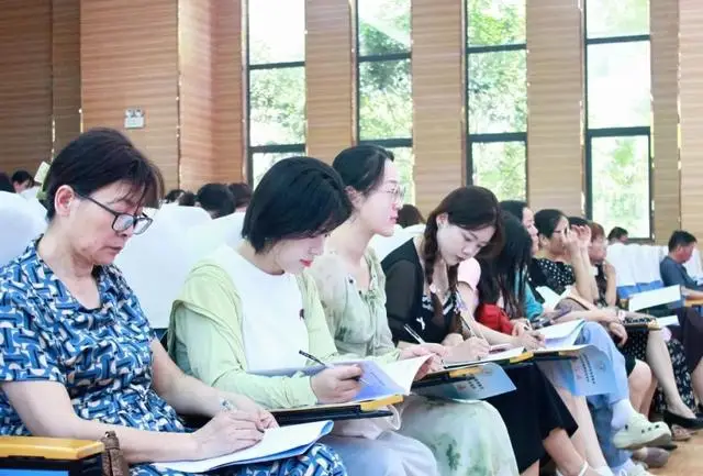 专家引领指路径 教师成长明航向 合肥市庐阳中学教育集团2025年暑期校本培训纪实之一__专家引领指路径 教师成长明航向 合肥市庐阳中学教育集团2025年暑期校本培训纪实之一