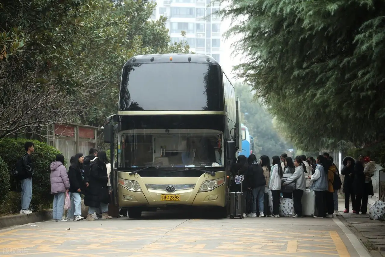 万元购买名企实习经历，越来越多大学生，正选择“付费实习”_万元购买名企实习经历，越来越多大学生，正选择“付费实习”_