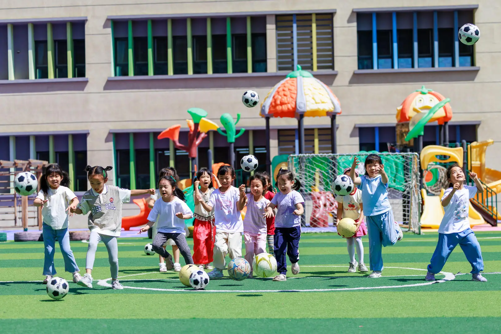 免除公办幼儿园学前一年保教费意味什么 家长称能省几千元 专家：3年均免还需时间