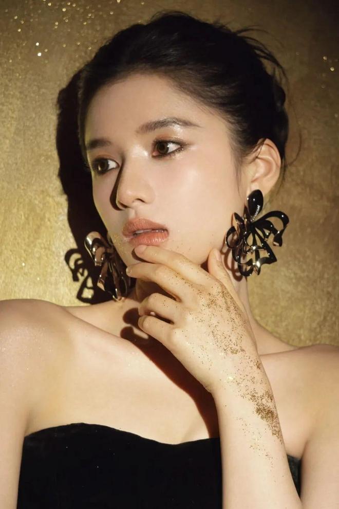 头发梳的好看__梳着大辫子