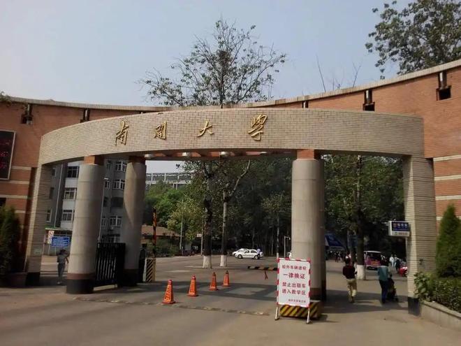 _别把青春押在一纸文凭上！真正稀缺的，从来不是教室批发的_别把青春押在一纸文凭上！真正稀缺的，从来不是教室批发的