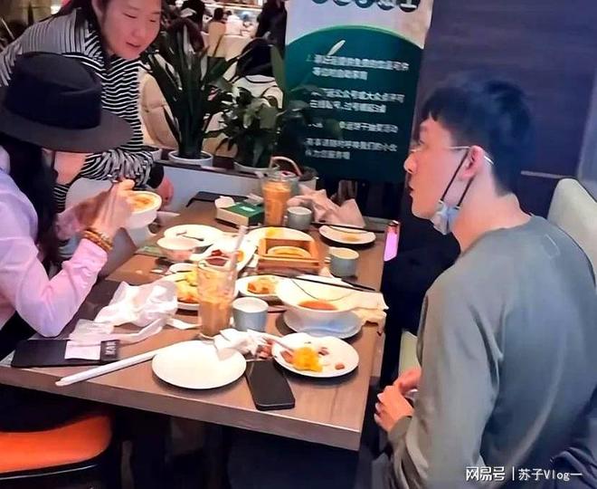 肢体亲密升级_亲密图片肢体_