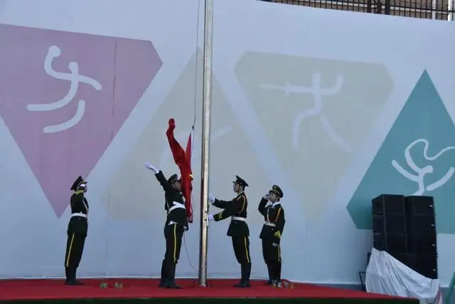 启航新征程！五环中学新学期第一次升国旗仪式暨开学第一课