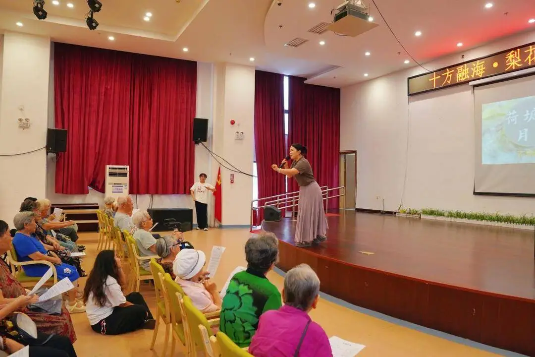 银发奶奶们的“开学第一课”：以歌声致敬教师节_银发奶奶们的“开学第一课”：以歌声致敬教师节_