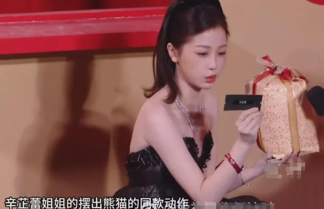 虞书欣又惹争议！活动看不上辛芷蕾礼物，搞区别对待被怒斥势利_虞书欣又惹争议！活动看不上辛芷蕾礼物，搞区别对待被怒斥势利_