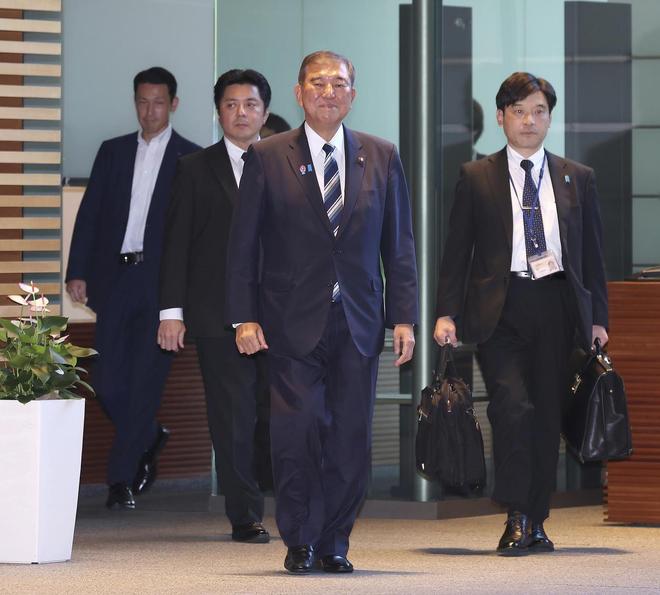 小泉夜访并闭门会谈两小时，石破茂宣布辞任自民党总裁：曾公开吐槽“当首相没意思”_小泉夜访并闭门会谈两小时，石破茂宣布辞任自民党总裁：曾公开吐槽“当首相没意思”_