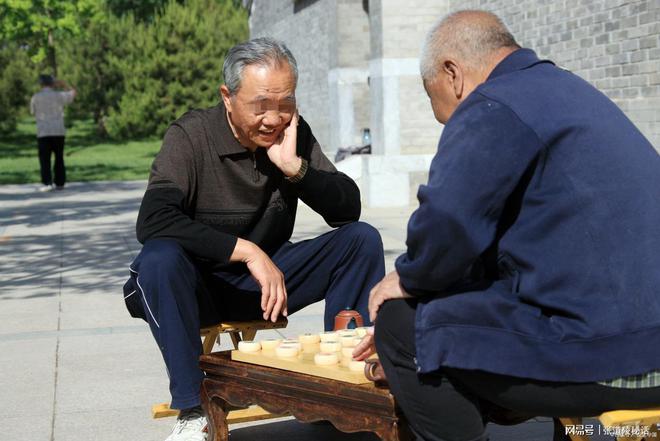 殷雪梅电影钱五一_一万五一个月存多少钱_