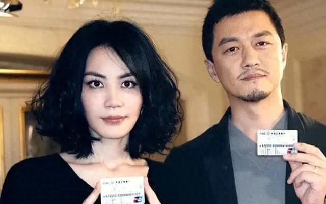 _王菲谢霆锋同台演出_王菲谢霆锋唱歌