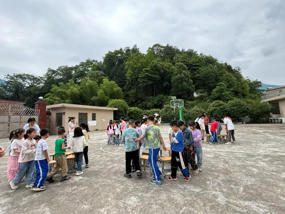 _新邵县龙溪铺镇吴家小学开展“趣味六一”活动_新邵县龙溪铺镇吴家小学开展“趣味六一”活动