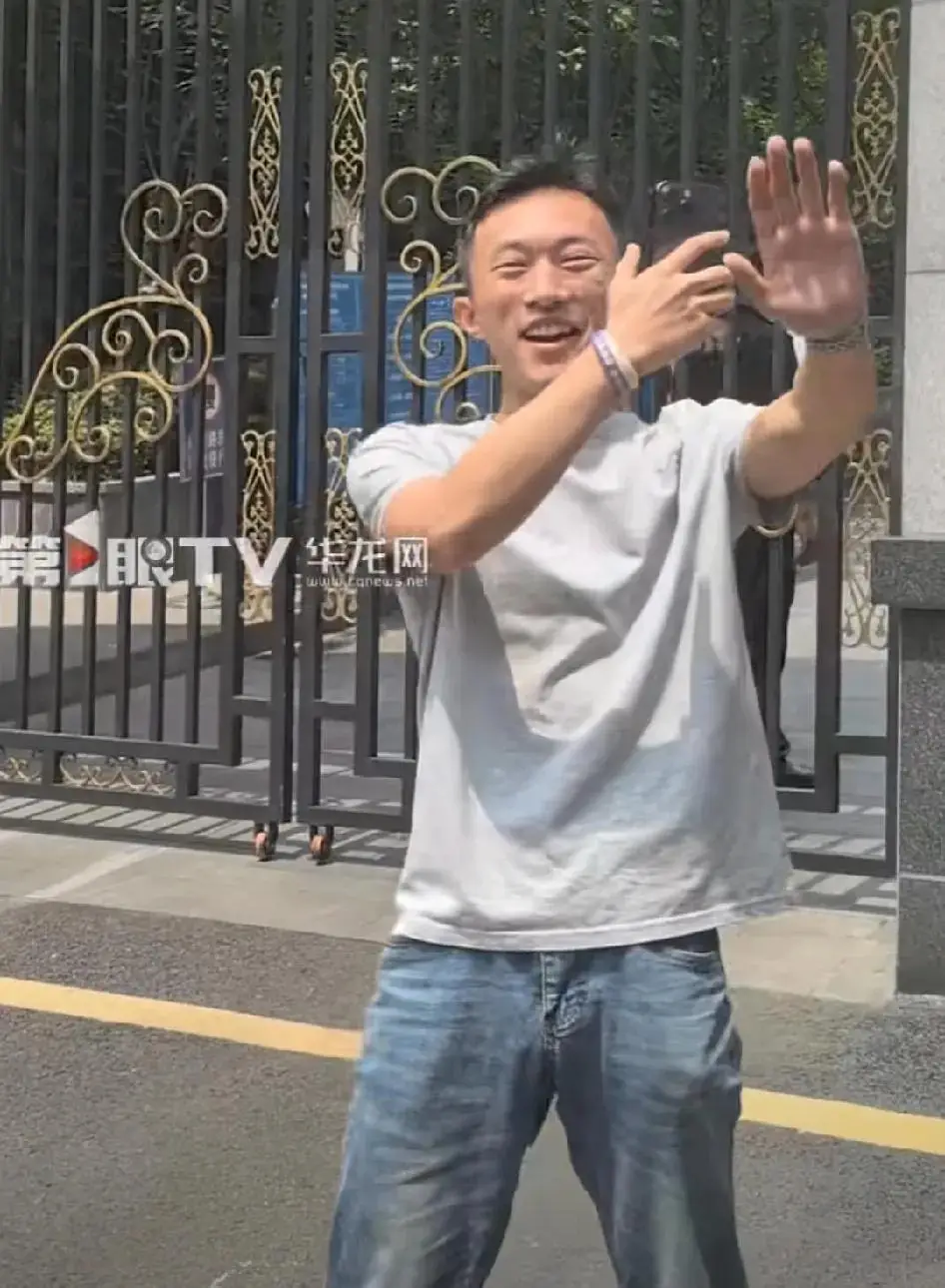 _冲出考场的那一刻_冲击高考考场