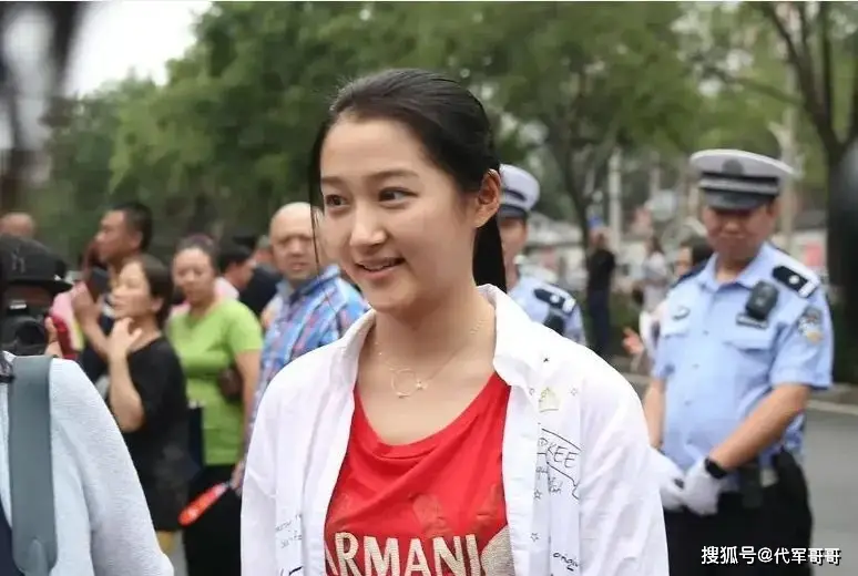 关晓彤高考成绩能上什么大学_关晓彤高考数学怎么那么高_