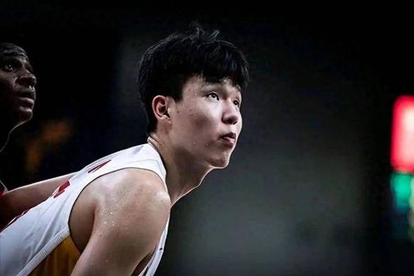 _美媒建议老鹰用22号签选杨瀚森！大赞其球商高，前途不可限量_美媒建议老鹰用22号签选杨瀚森！大赞其球商高，前途不可限量