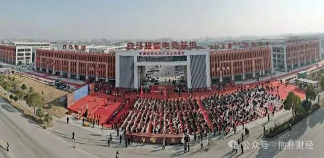 _一边是幼儿园关闭潮，一边是人口出生反弹，该信谁？_一边是幼儿园关闭潮，一边是人口出生反弹，该信谁？