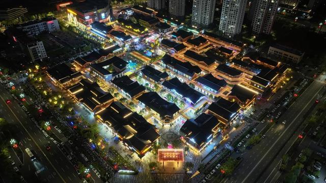 _隆昌夜市与威远河水之间：内江县域文旅这样破解“留客难题”｜活力中国调研行_隆昌夜市与威远河水之间：内江县域文旅这样破解“留客难题”｜活力中国调研行