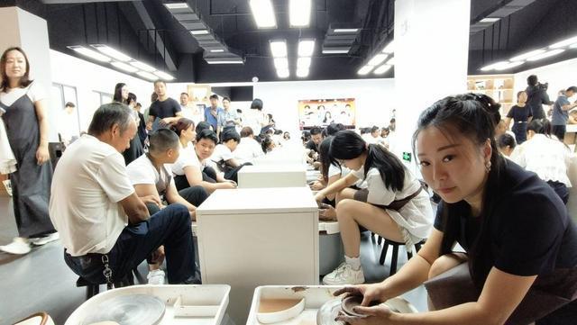 _隆昌夜市与威远河水之间：内江县域文旅这样破解“留客难题”｜活力中国调研行_隆昌夜市与威远河水之间：内江县域文旅这样破解“留客难题”｜活力中国调研行