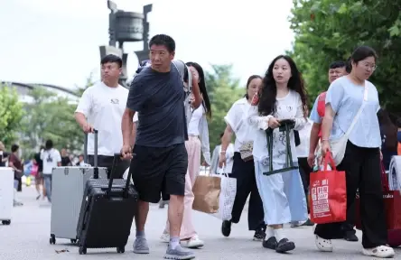 学校送老迎新主持稿__欢送庆祝入学