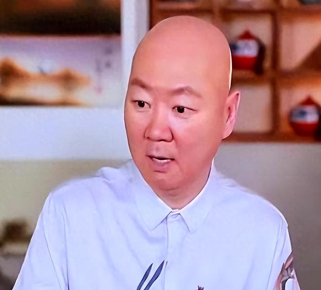 58岁郭冬临现状：身形消瘦，未婚未育定居北京，闲着没事拍拍视频__58岁郭冬临现状：身形消瘦，未婚未育定居北京，闲着没事拍拍视频
