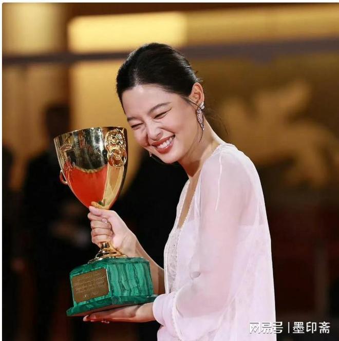 娱目醒心__娱目醒心是小说的重要