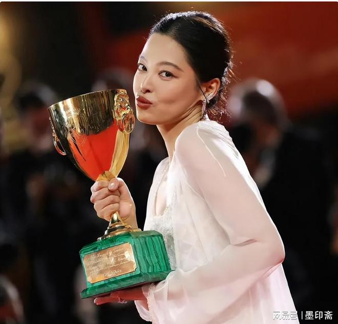 娱目醒心是小说的重要__娱目醒心