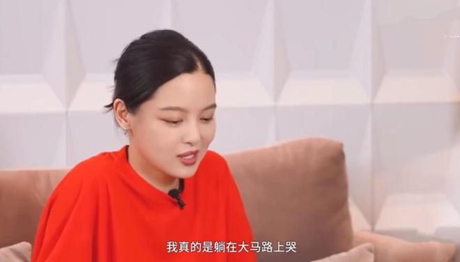 _喝醉酒躺马路地上怎么办_老妇躺马路中央碰瓷