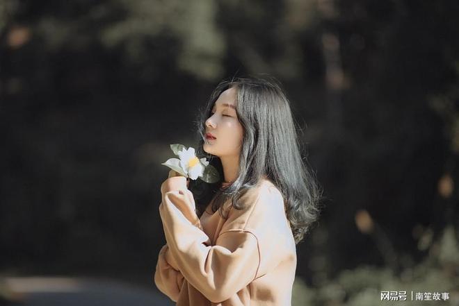 七年情深无果，男友把我婚礼方案送给白月光，我患癌后他却发疯了__七年情深无果，男友把我婚礼方案送给白月光，我患癌后他却发疯了