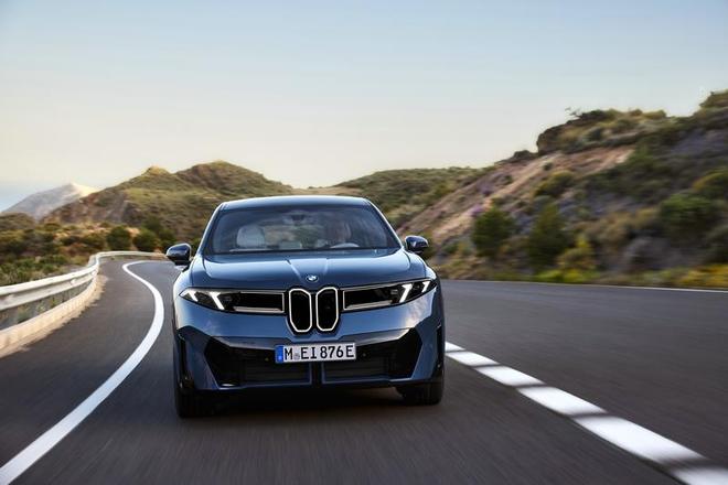 首创视平线全景显示中国版深度本土化 新世代BMW iX3发布