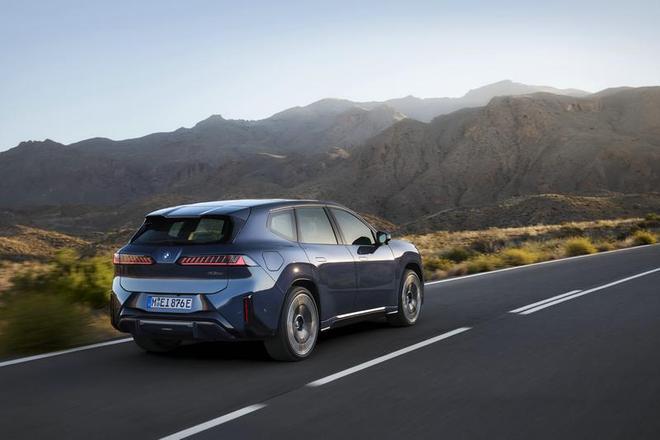 首创视平线全景显示中国版深度本土化 新世代BMW iX3发布
