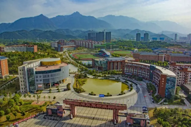 2025福建高校排名调整：厦门大学第1，福建医大第6，龙岩学院第18