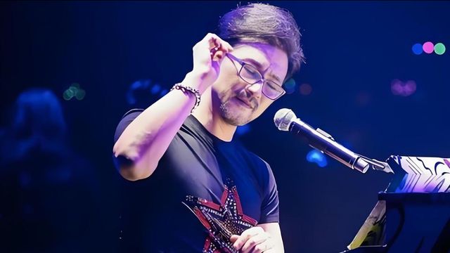 章子怡谈汪峰落泪_章子怡晒与汪峰同看话剧照_