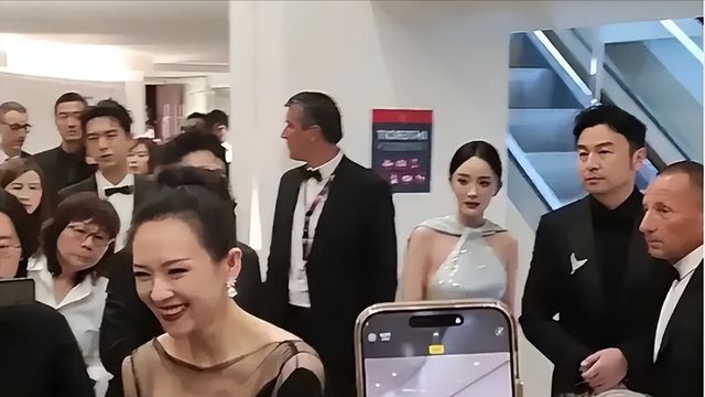_章子怡晒与汪峰同看话剧照_章子怡谈汪峰落泪