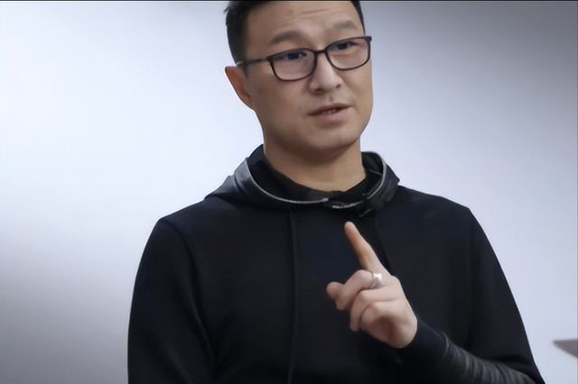 章子怡晒与汪峰同看话剧照_章子怡谈汪峰落泪_