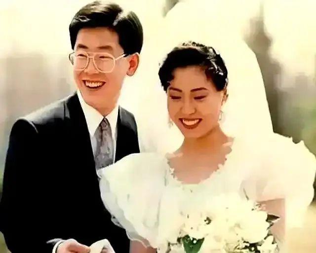 韩国“第一夫人”，要把“婆婆送的汤勺”带进青瓦台__韩国“第一夫人”，要把“婆婆送的汤勺”带进青瓦台