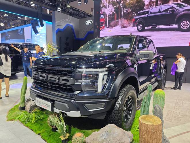 预计售价85万左右 重庆车展实拍新福特F-150猛禽