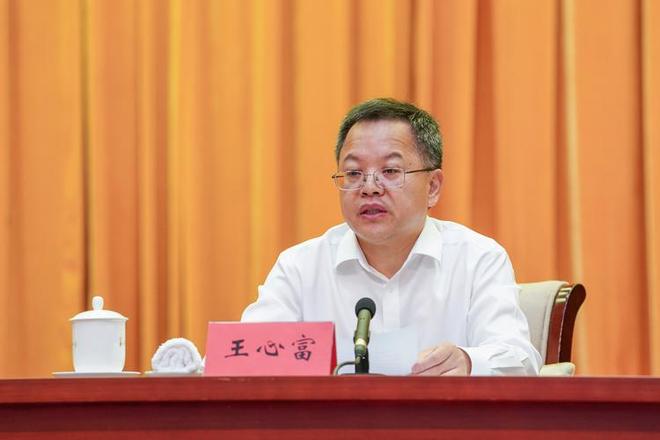 决定递补中央委员会候补委员__候补中央委员省委常委