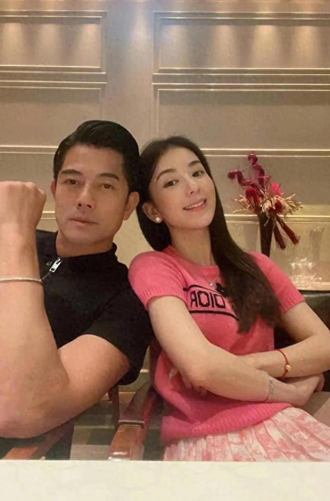 方媛怀男胎奖励曝光！无限额信用卡、亿元豪礼，父母保姆轮流伺候