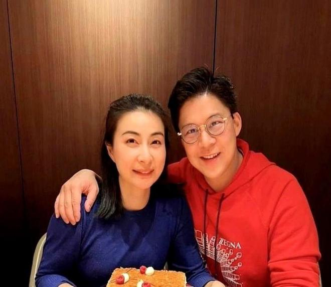 _方媛怀男胎奖励曝光！无限额信用卡、亿元豪礼，父母保姆轮流伺候_方媛怀男胎奖励曝光！无限额信用卡、亿元豪礼，父母保姆轮流伺候