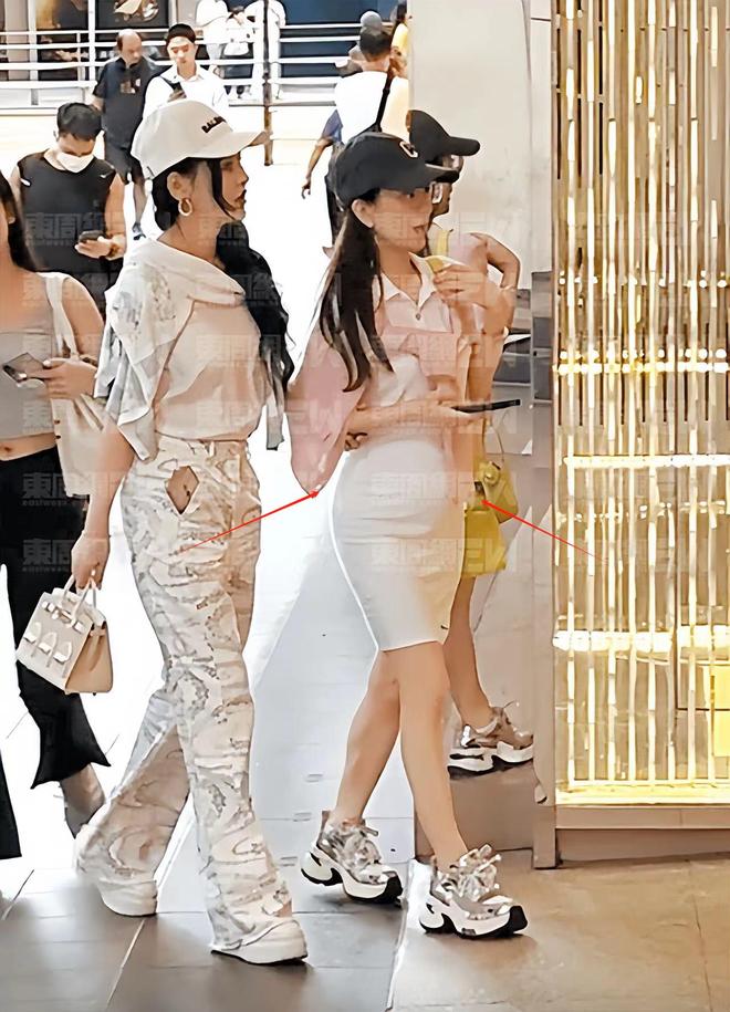 _方媛怀男胎奖励曝光！无限额信用卡、亿元豪礼，父母保姆轮流伺候_方媛怀男胎奖励曝光！无限额信用卡、亿元豪礼，父母保姆轮流伺候