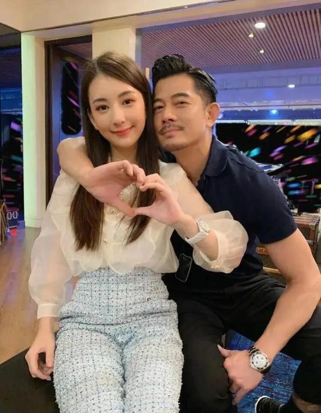 方媛怀男胎奖励曝光！无限额信用卡、亿元豪礼，父母保姆轮流伺候_方媛怀男胎奖励曝光！无限额信用卡、亿元豪礼，父母保姆轮流伺候_