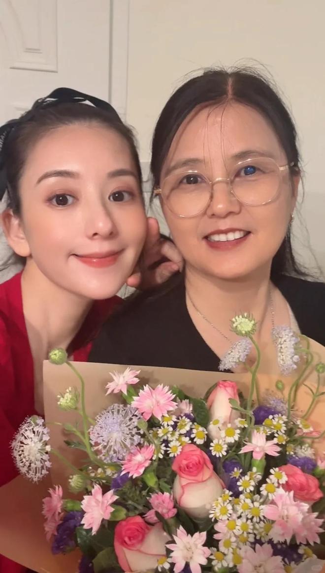 _方媛怀男胎奖励曝光！无限额信用卡、亿元豪礼，父母保姆轮流伺候_方媛怀男胎奖励曝光！无限额信用卡、亿元豪礼，父母保姆轮流伺候