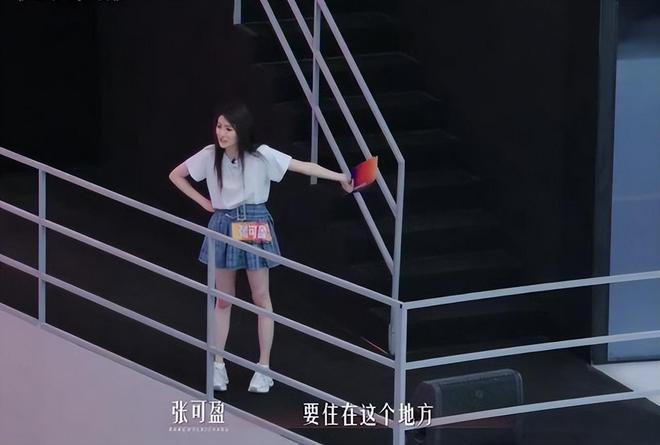 _全网抵制！拿没教养当个性的她，终于惹了众怒，难怪连郝蕾都嫌弃_全网抵制！拿没教养当个性的她，终于惹了众怒，难怪连郝蕾都嫌弃