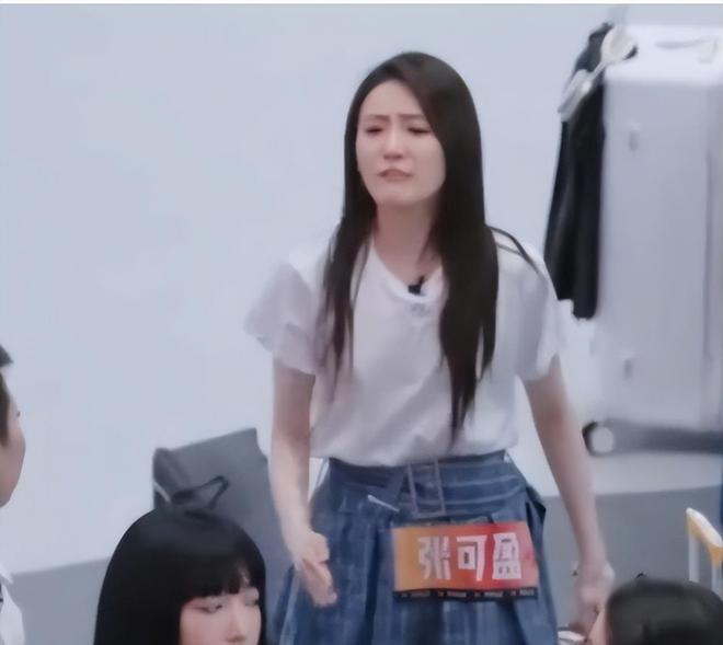 全网抵制！拿没教养当个性的她，终于惹了众怒，难怪连郝蕾都嫌弃__全网抵制！拿没教养当个性的她，终于惹了众怒，难怪连郝蕾都嫌弃