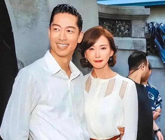 林志玲夫妇带娃出游，暴露了最真实的夫妻关系，家庭地位一目了然