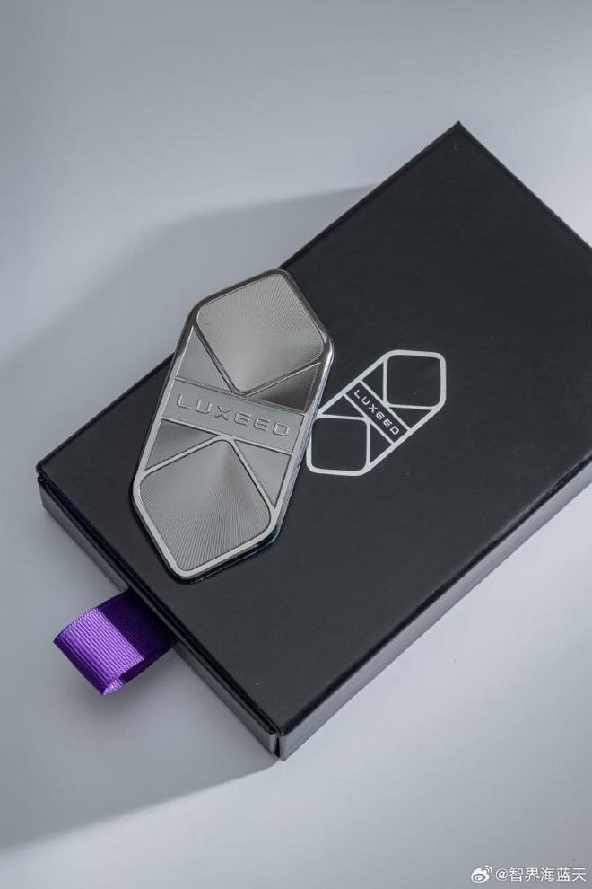 智界品牌车标曝光 迎宾灯同步推进落地__智界品牌车标曝光 迎宾灯同步推进落地