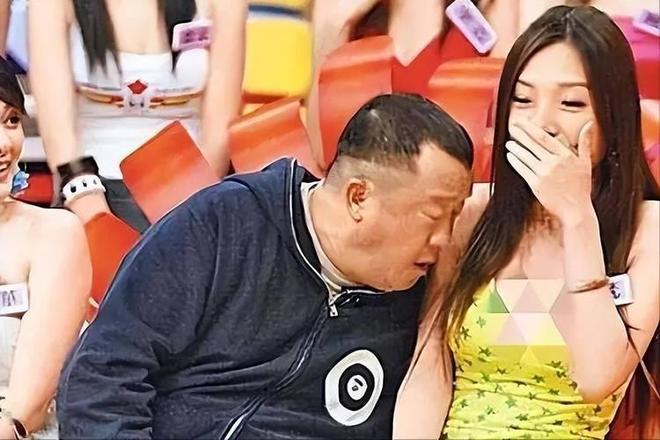 风流成性！相差50岁的女星也不放过，曾志伟这次真“晚节不保”了_风流成性！相差50岁的女星也不放过，曾志伟这次真“晚节不保”了_