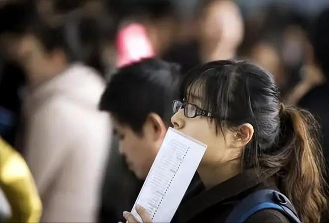 高考被录取到这5个专业，读研后就业都困难，大学期间要转专业！
