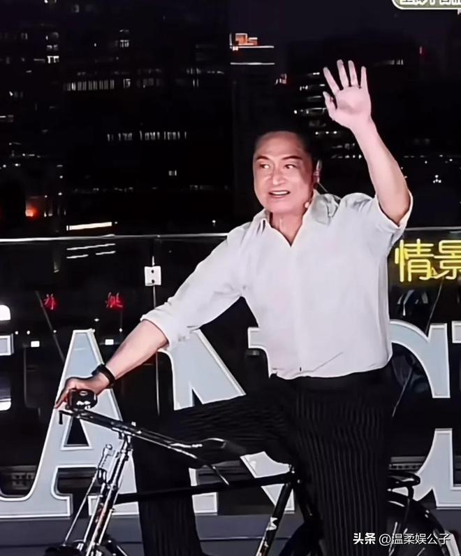 过气男神集体景区再就业？49岁郑国霖和马景涛“抢饭碗”，太卷_过气男神集体景区再就业？49岁郑国霖和马景涛“抢饭碗”，太卷_