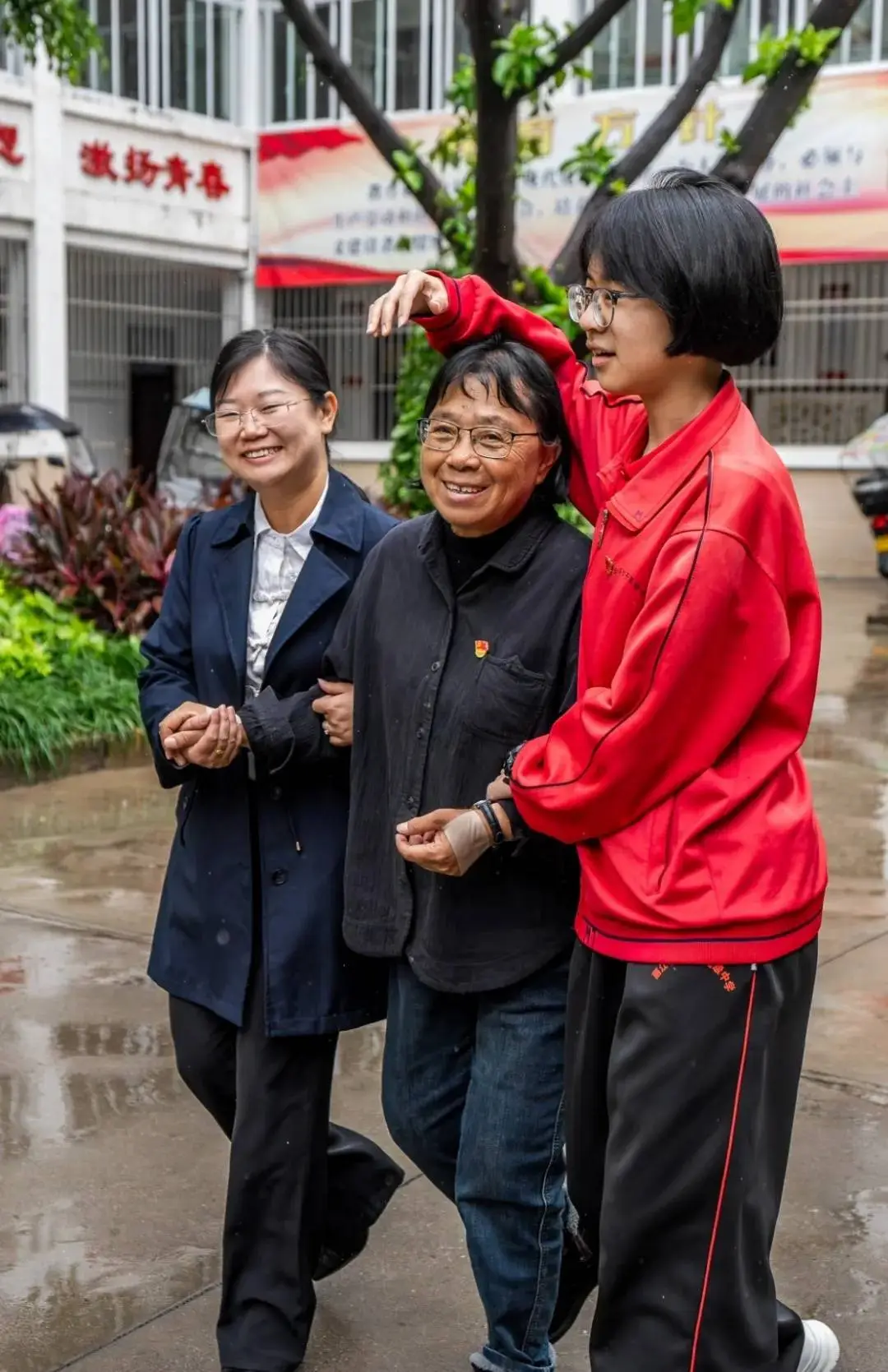 别人叫我“燃灯校长”，但我知道，我身后是一群“灯盏”_别人叫我“燃灯校长”，但我知道，我身后是一群“灯盏”_