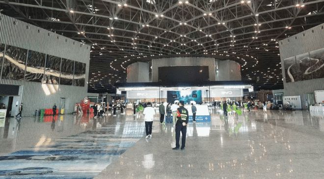 车企五一战报: 零跑破1.8万 鸿蒙智行销量翻番 比亚迪近10万