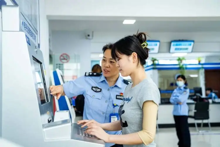 公安机关为学子高考护航_公安护航高考_