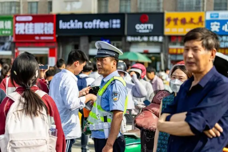 公安护航高考_公安机关为学子高考护航_